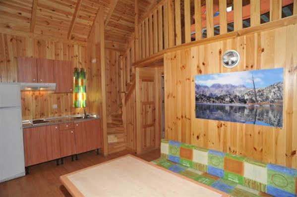 Camping La Torre Hotel Espot Exterior foto
